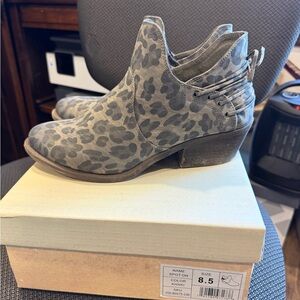 Very G Leopard Print Ankle Booties